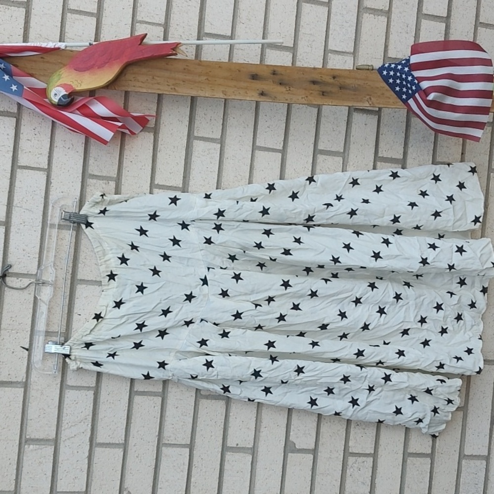 WHITE Skirt/Blue Stars